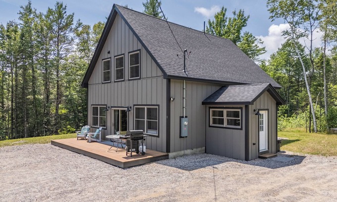 Hanover Cabin | Hanover Hideaway- Brand New Ski Chalet!