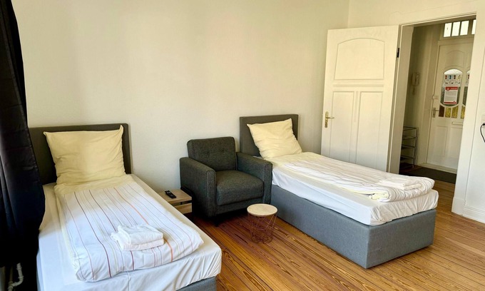 Neumuenster House | Hansaring 11 W2 - 3 bedrooms