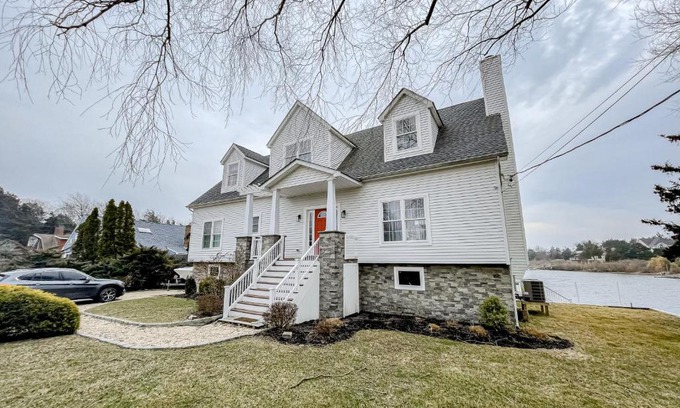 Southold House | Happiness Comes in Waves