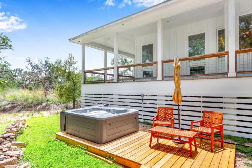 Blanco House | Happiness Ranch - Oak Tree House