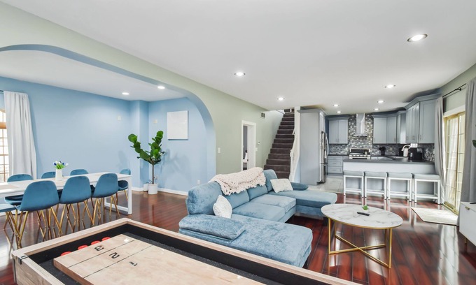 Peoria Heights House | Happy at the Heights: 3+BRs/3BA