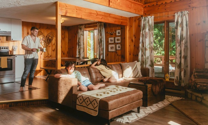 Sainte-Agathe-des-Monts Cabin | Happy Camper Chalet w/ Hot Tub & Sauna on Mountain