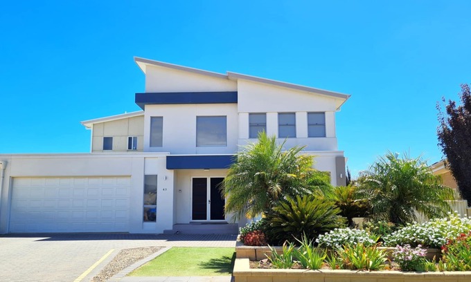 Wallaroo Hotel | Happy Days, Wallaroo