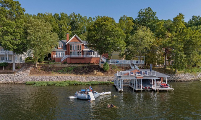 Macon House | "HAPPY GO LAKEY": Endless Views, Pool, Expansive Deck, Jump Platform, Water Toys