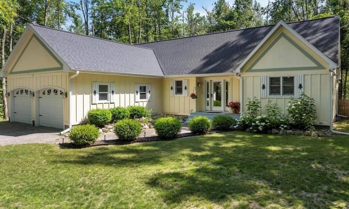 Alanson House | Happy Hideaway- BOAT SLIP ACCESS!