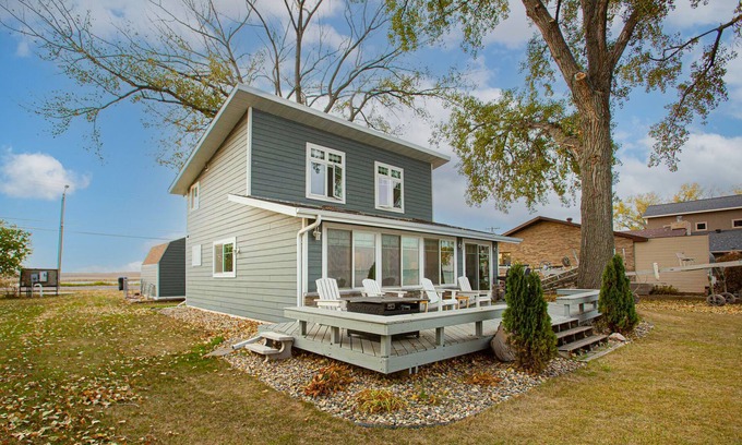 Watertown Cabin | Happy Home 4 bedroom cabin on Lake Kampeska