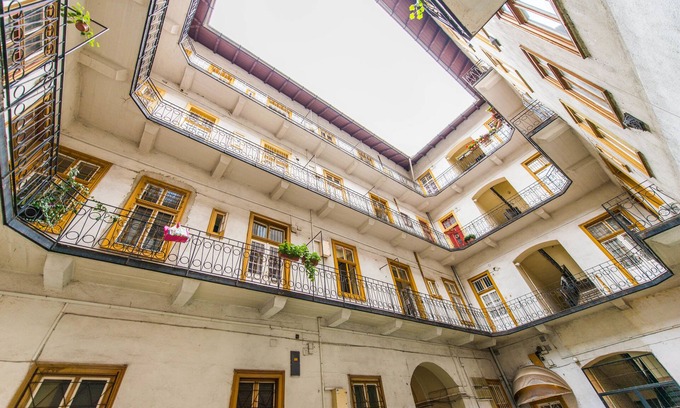 Nepszinhaz negyed Hotel | happy home Budapest JOY