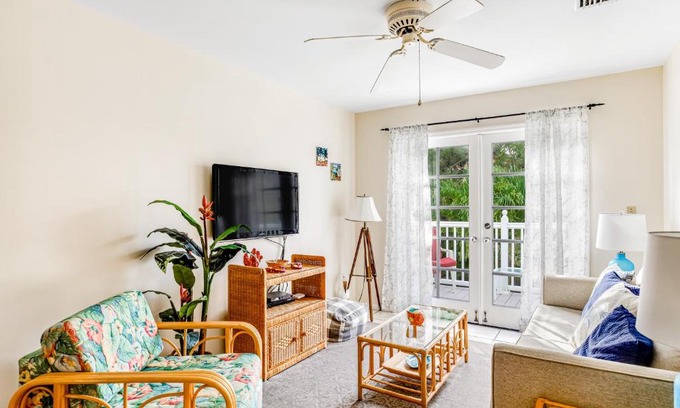 Truman Annex Apartment | Happy Hour Haven
