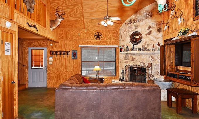 Garze House | Happy Trails, Private Pool, River Access @ Frio River Vacation Rentals