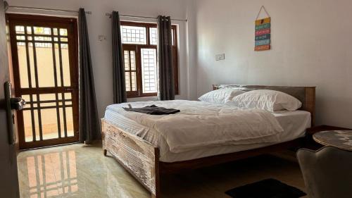 Faizabad Apartment | HappyInn
