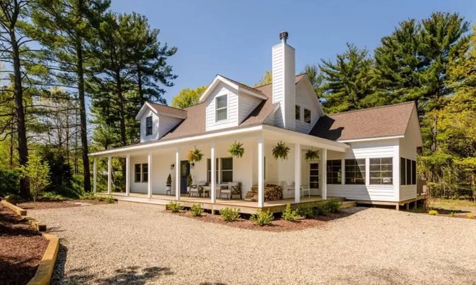 Harbert House | Harbor Country Haven - SW Michigan summertime retreat for beaches, wine and fun