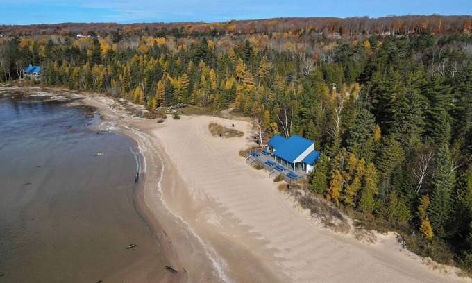 Menonaqua Beach Condo | Harbor Cove #11, Near Skiing, Golf & Downtown