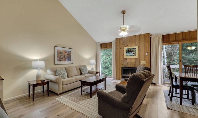 Menonaqua Beach Condo | Harbor Cove #14, Near Skiing, Golf & Downtown