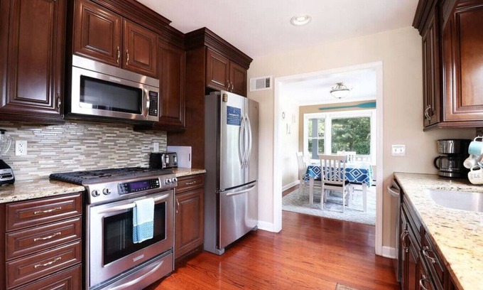 Fox Lake House | Harbor Hideout 4/3 Waterfront w/Wet Bar and Hot Tub
