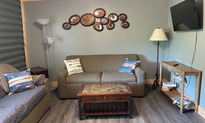 Nancy Condo | Harbor Nest: Fully Furnished 2BR Condo on Lake Cumberland-Pet Friendly & WIFI!