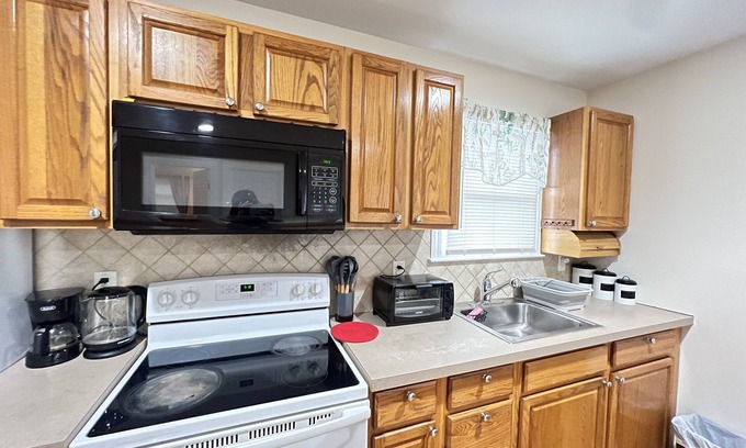 Stamford Apartment | Harbor Point Cozy 2 Bed/Parking