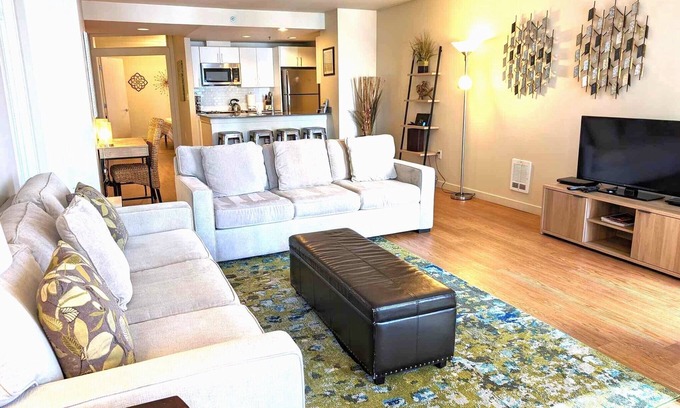 Downtown Seattle Apartment | Harbor Steps - 1 Blk to Pike Place Market, Waterfront - City Views!