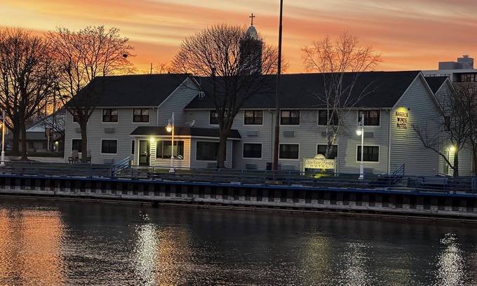 Sheboygan Hotel | Harbor Winds Hotel