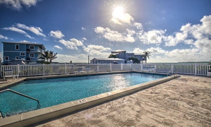Rock Harbor House | Harborage 2/2, dock, pool, 1-dog ok