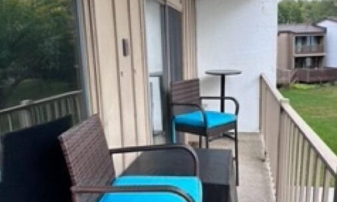 Clear Lake Condo | Harborage condo. It sleeps 6 comfortably . Harbor / Lake view. Newly renovated