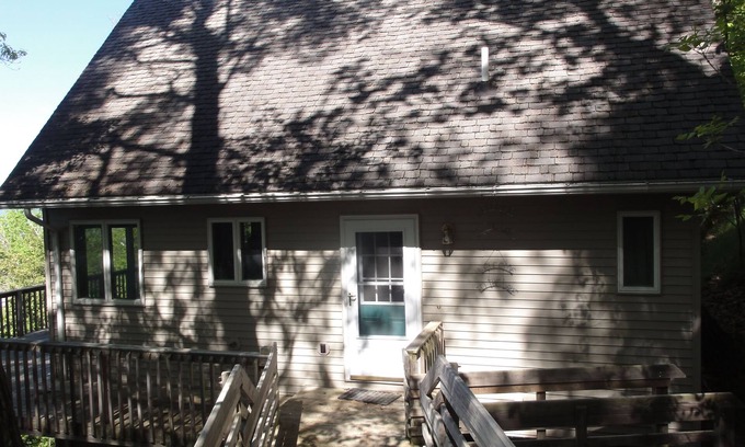 Forest Beach Cottage | Harborview Cottage Overlooking Beautiful Lake Michigan