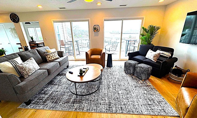 Huron House | Harborview on the water-sleeps 14!