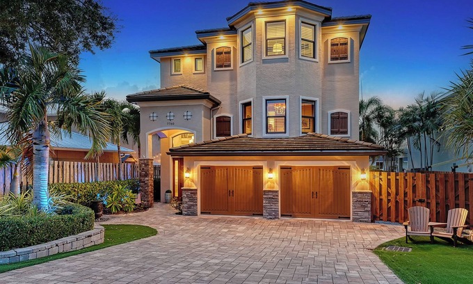 Sarasota House | Harbour Retreat - Luxury Waterfront Pool Home close Siesta Key by Gulf Coast Holiday Homes
