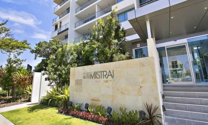Biggera Waters Apartment | Harbour Town - Mistral (FREE CAR SPACE & WIFI)
