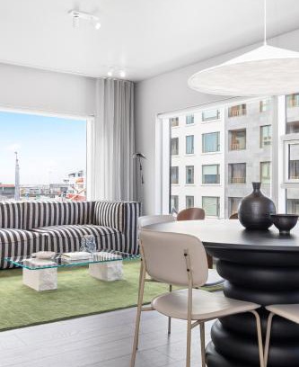 Downtown Apartment | Harbour View 2BR & 2BA City Center with Free Parking