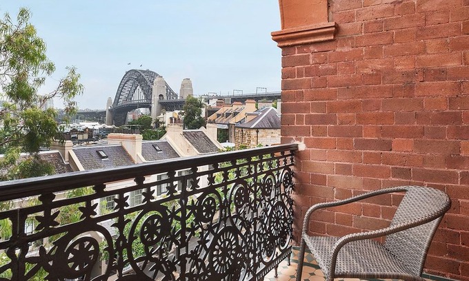 Millers Point Apartment | Harbour View on Windmill St, Apt. 7