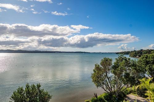 Westmere House | Harbour View - Westmere Holiday Apartment
