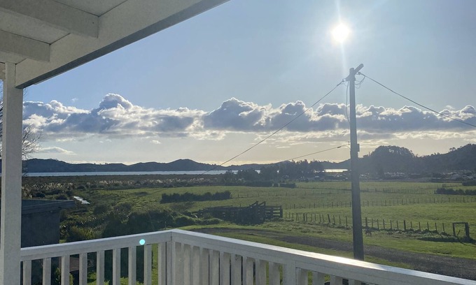 Coromandel House | Harbour views, close to town
