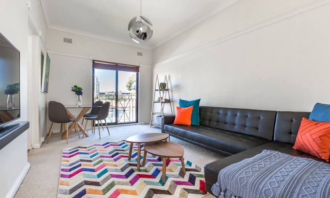 McMahons Point Apartment | Harbourfront Art Deco Hall Sought after in Sydney