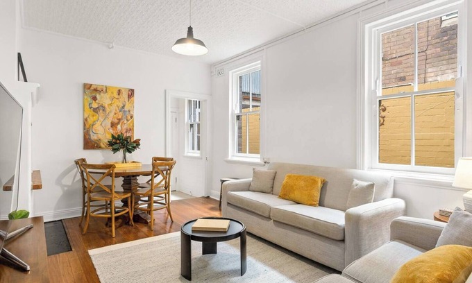 Millers Point Apartment | Harbourfront meets Heritage Chic near Barangaroo