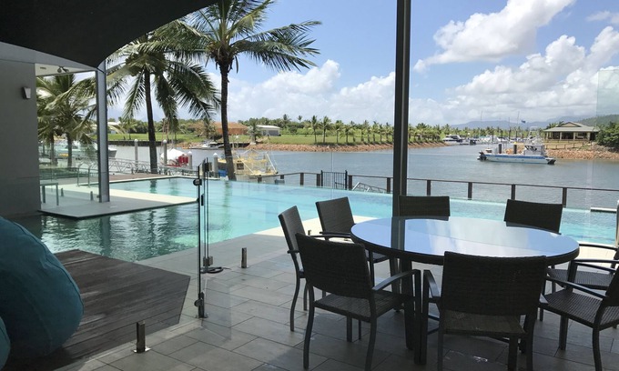 Cardwell House | HARBOURSIDE LUXURY AT PORT HINCHINBROOK