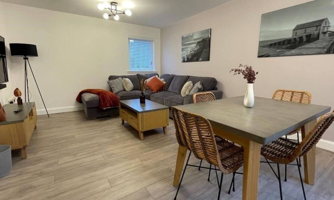 Wick House | Harbourside, Luxury Two Bedroom Townhouse with Bike store – Sleeps 6