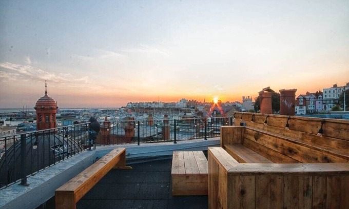 Ramsgate House | Harbourside: Rooftop Terrace & Sea Views by ADLIV