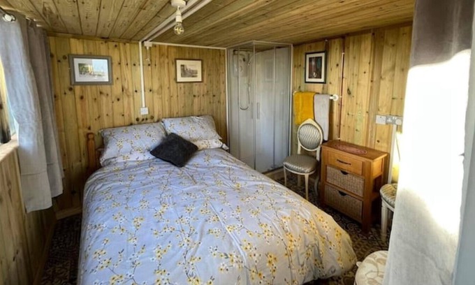 Hardstoft Cabin | Hardwick view lodge with a hot tub!