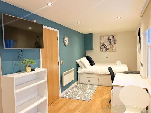 Bristol Floating Harbour Apartment | Harford House Studios 06 - Hopewell