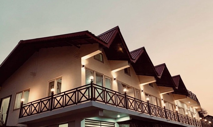 Naina Range Hotel | Harika Palace hidden awayfrom city chaos