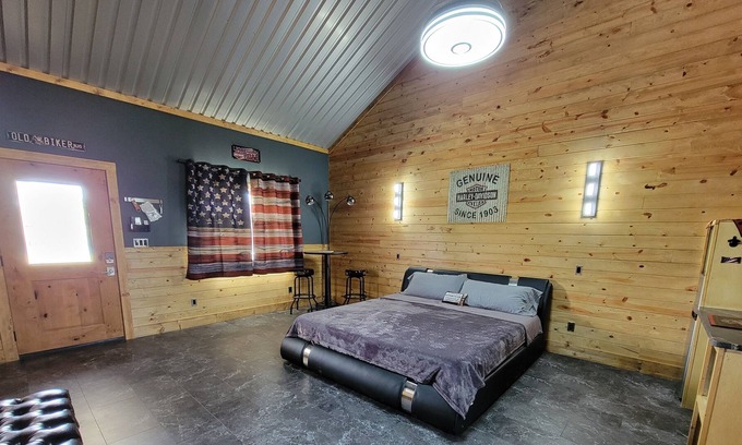 Wise County Cabin | Harley-Davidson Cabana at Tipsy Toad Retreat