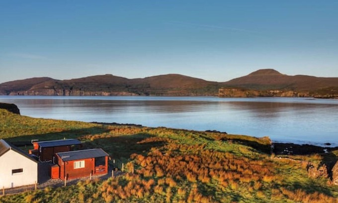 Caroy Cabin | Harlosh Log Cabins, Cabin No 2