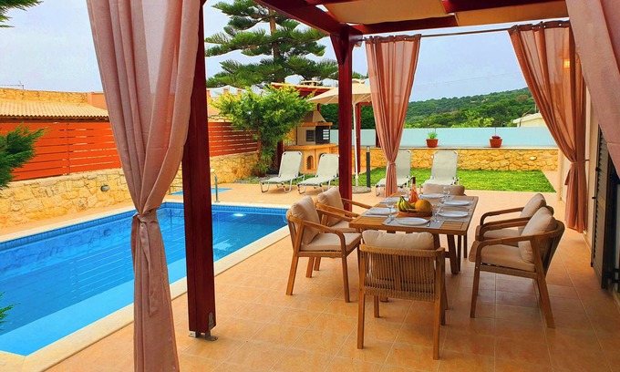 Pikris Villa | Harma Villa with Private Pool