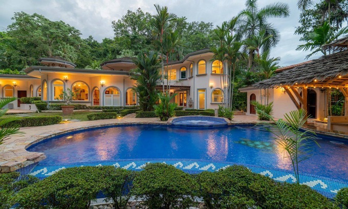 Jaco House | Harmon Estate 6 Bdrs, Private Pool, Jacuzzi, Swim up bar
