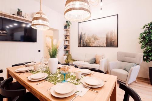 Old Town Apartment | Harmony apartment/9 guests/4 BR/Riga Old Town
