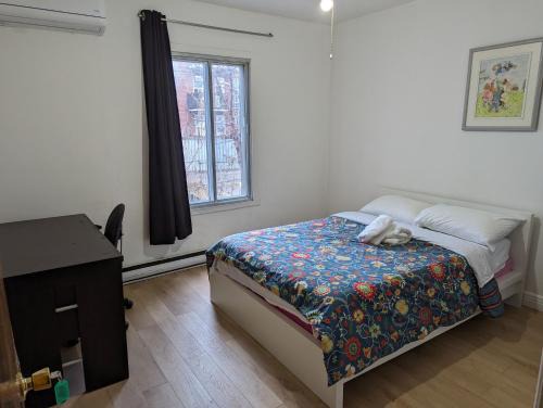Ville-Emard House | Harmony room near Metro Monk station with Self Check-in