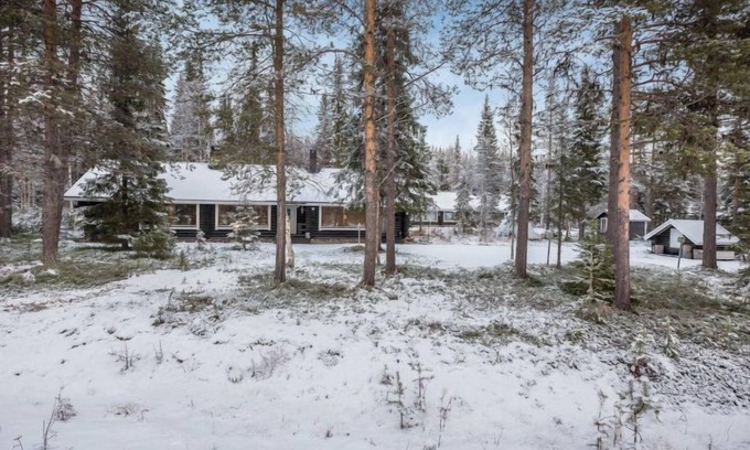 Akaslompolo House | Harpan Maja/mesimarja by Interhome