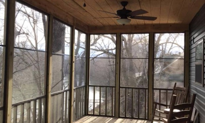 Pangburn Cabin | Harvey’s Hideaway Riverfront Cabin