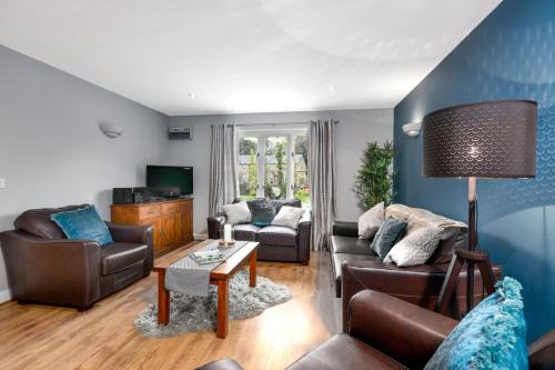 Holestone Moor House | Hassop Cottage - Darwin Lake Holiday Village