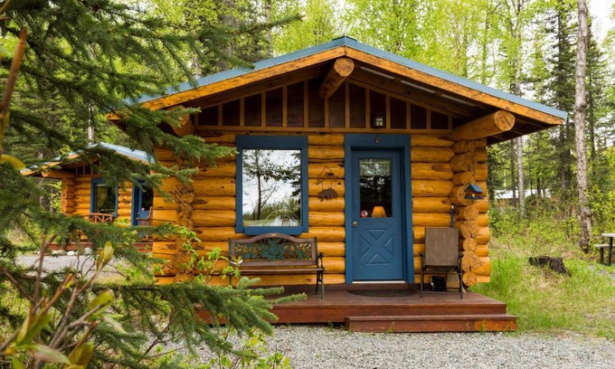 Fishhook Bed & Breakfast | Hatcher Pass Cabins